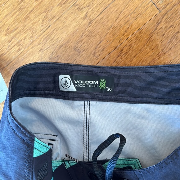 Volcom swim trunks - Picture 4 of 4